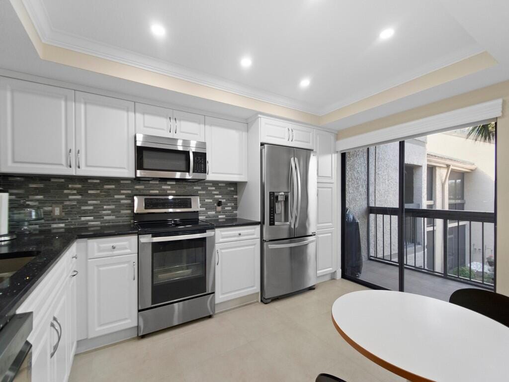 9430 Meadowood Drive 204 — photo 4