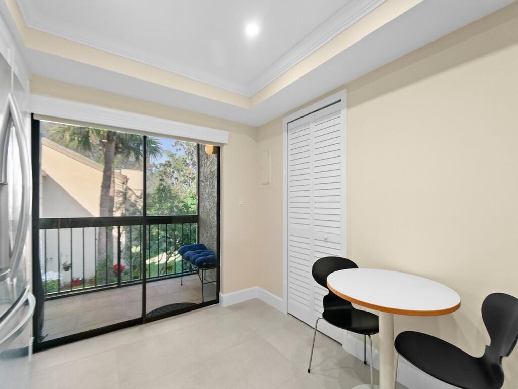 9430 Meadowood Drive 204 — photo 7