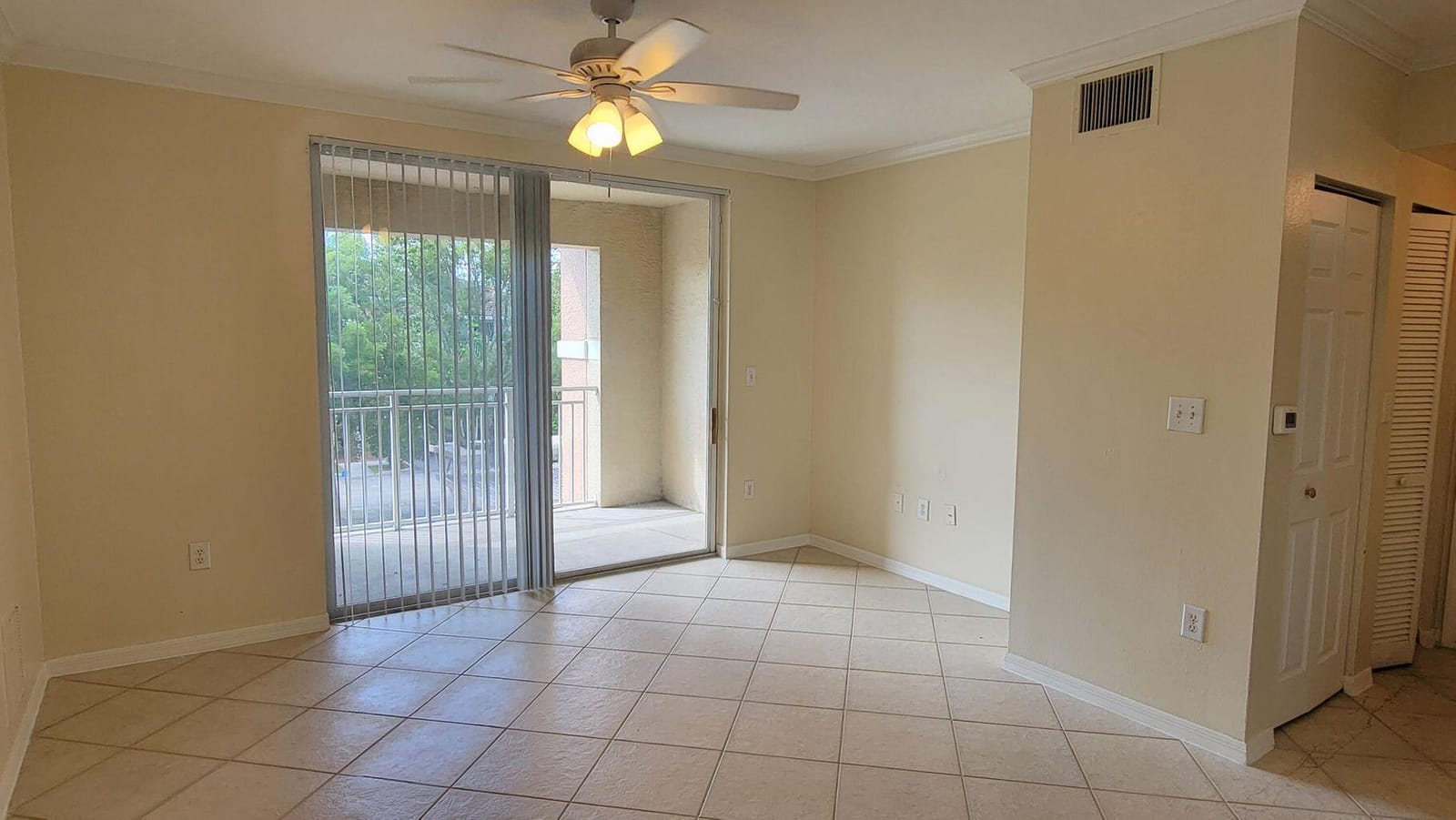 6533 Emerald Dunes Drive 304 — photo 2