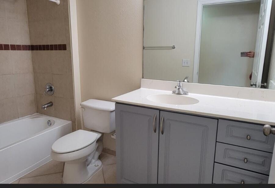 6533 Emerald Dunes Drive 304, West Palm Beach, FL 33411 photo 15