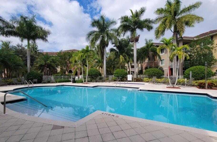 6533 Emerald Dunes Drive 304, West Palm Beach, FL 33411 photo 20