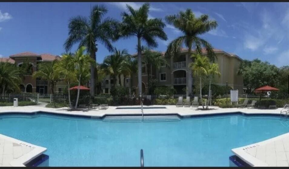 6533 Emerald Dunes Drive 304, West Palm Beach, FL 33411 photo 23