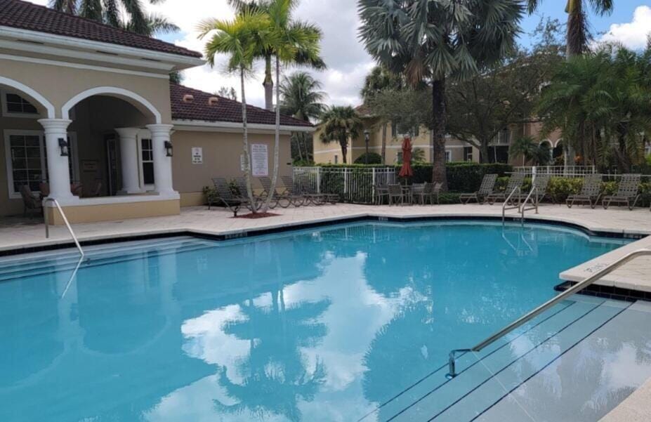 6533 Emerald Dunes Drive 304, West Palm Beach, FL 33411 photo 27