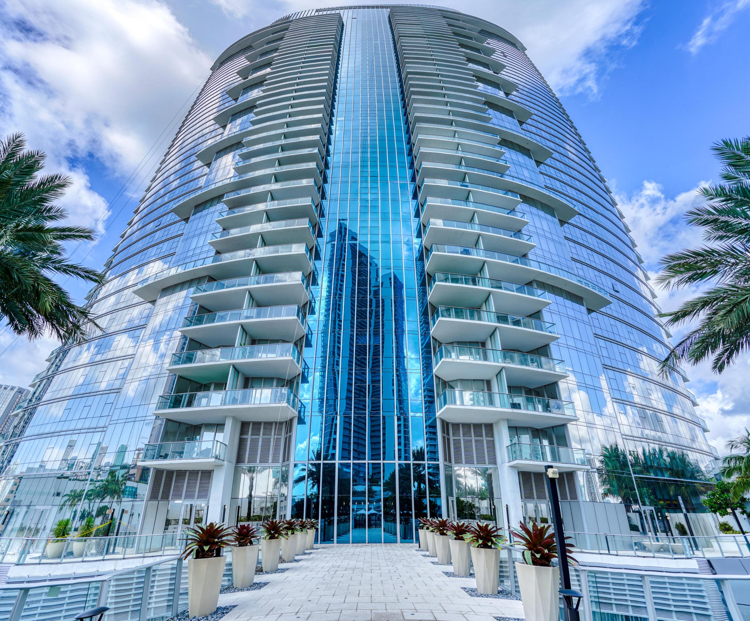 851 NE 1st Avenue 812, Miami, FL 33132 photo 13