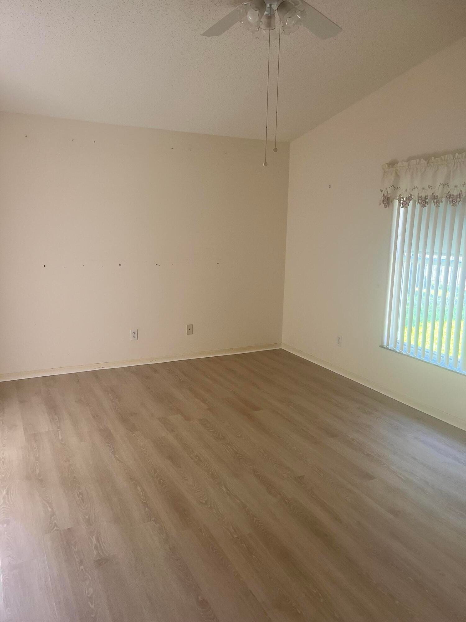 823 NW Greenwich Court NW — photo 4