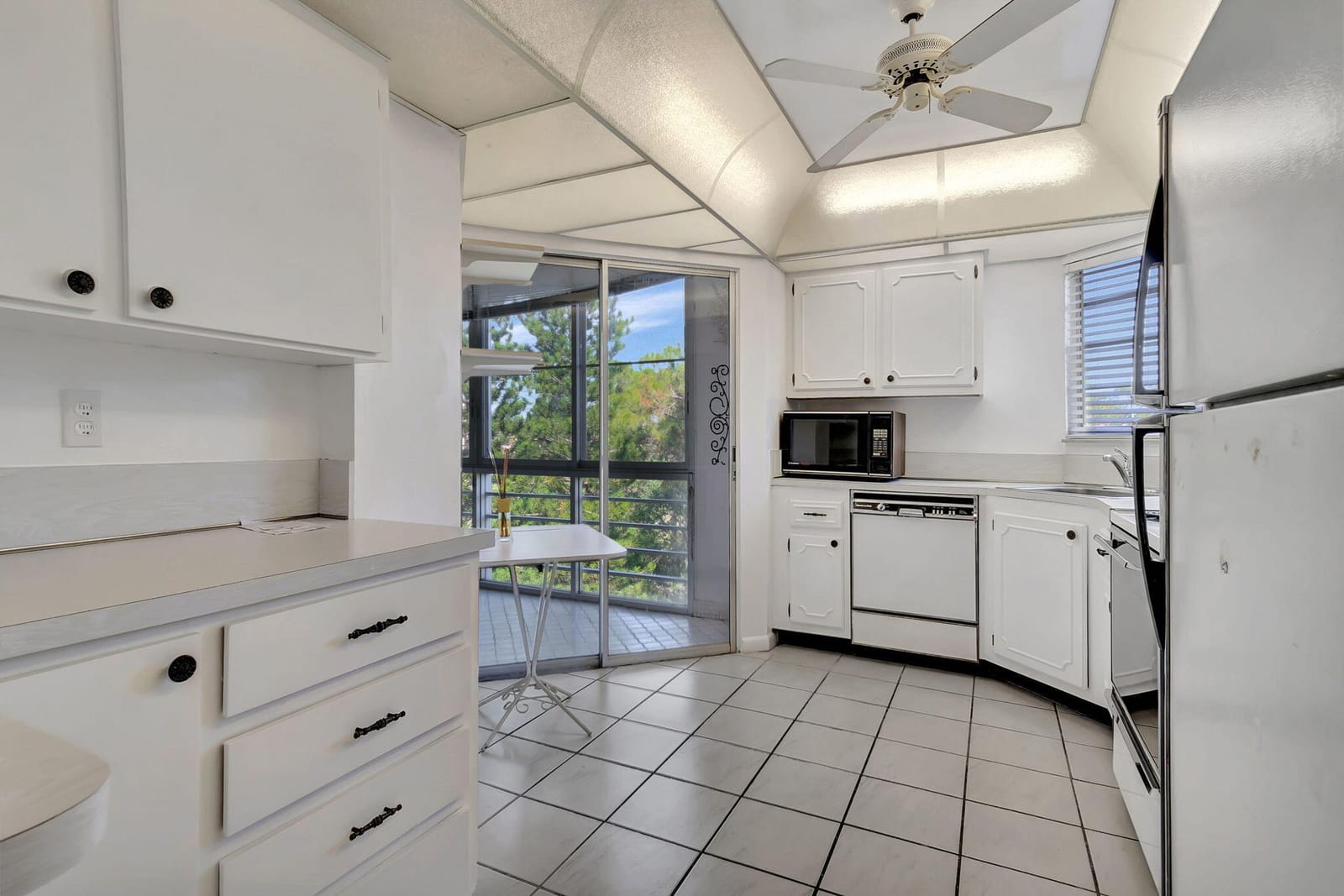 3810 Via Poinciana 502, Lake Worth, FL 33467 photo 6