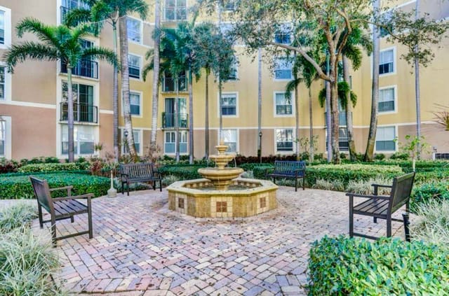 630 S Sapodilla Avenue 402, West Palm Beach, FL 33401