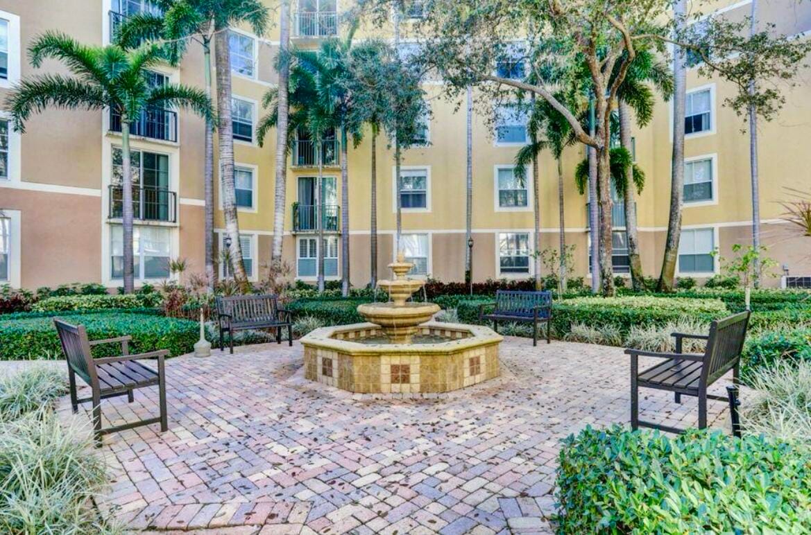 630 S Sapodilla Avenue 402, West Palm Beach, FL 33401