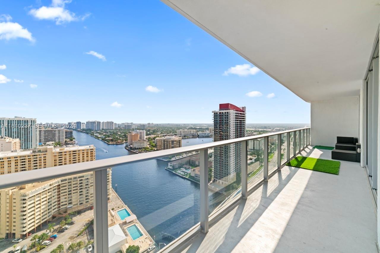 4010 S Ocean Drive R2409 — photo 2