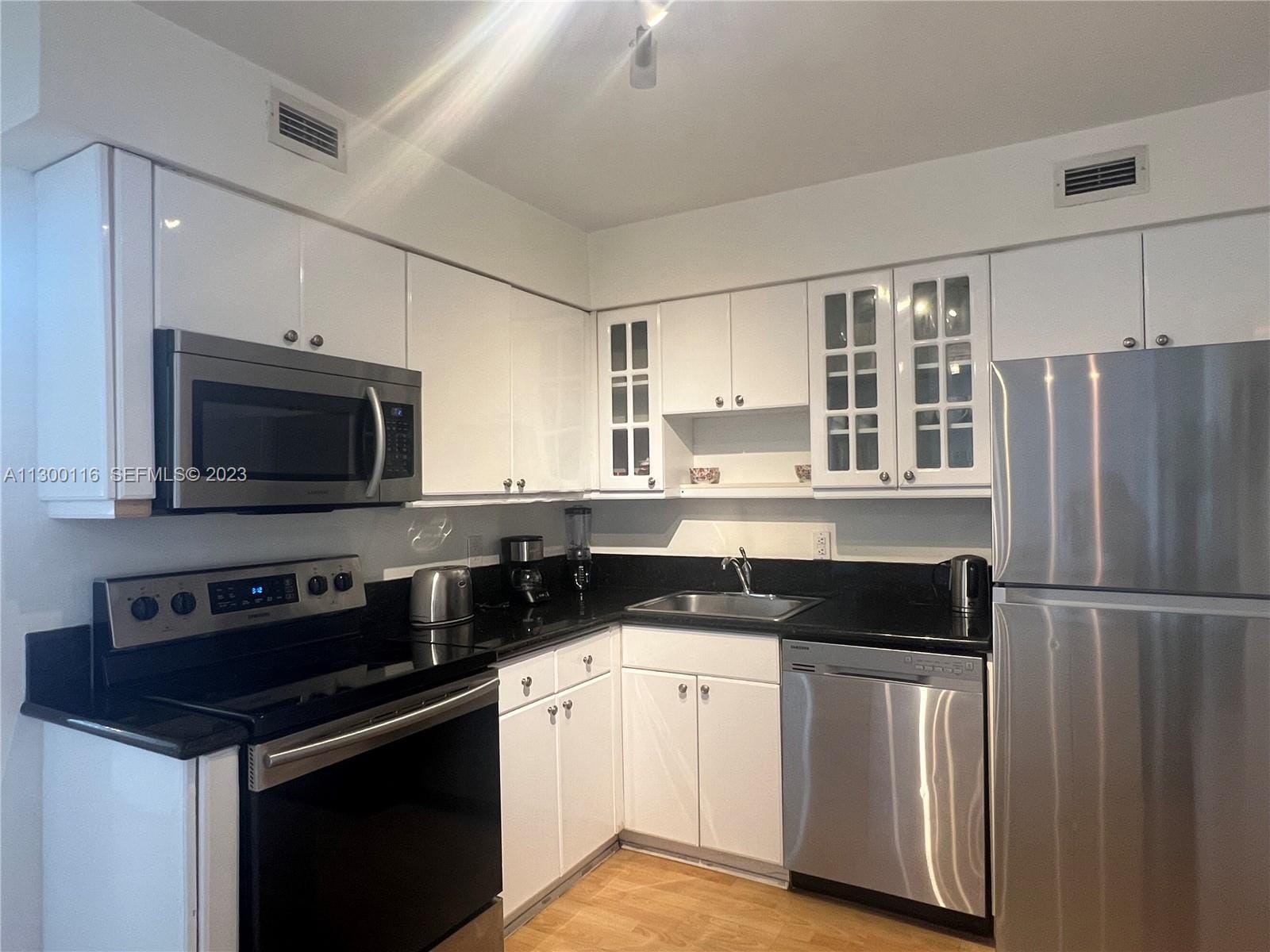 5151 Collins Avenue 1122 — photo 8