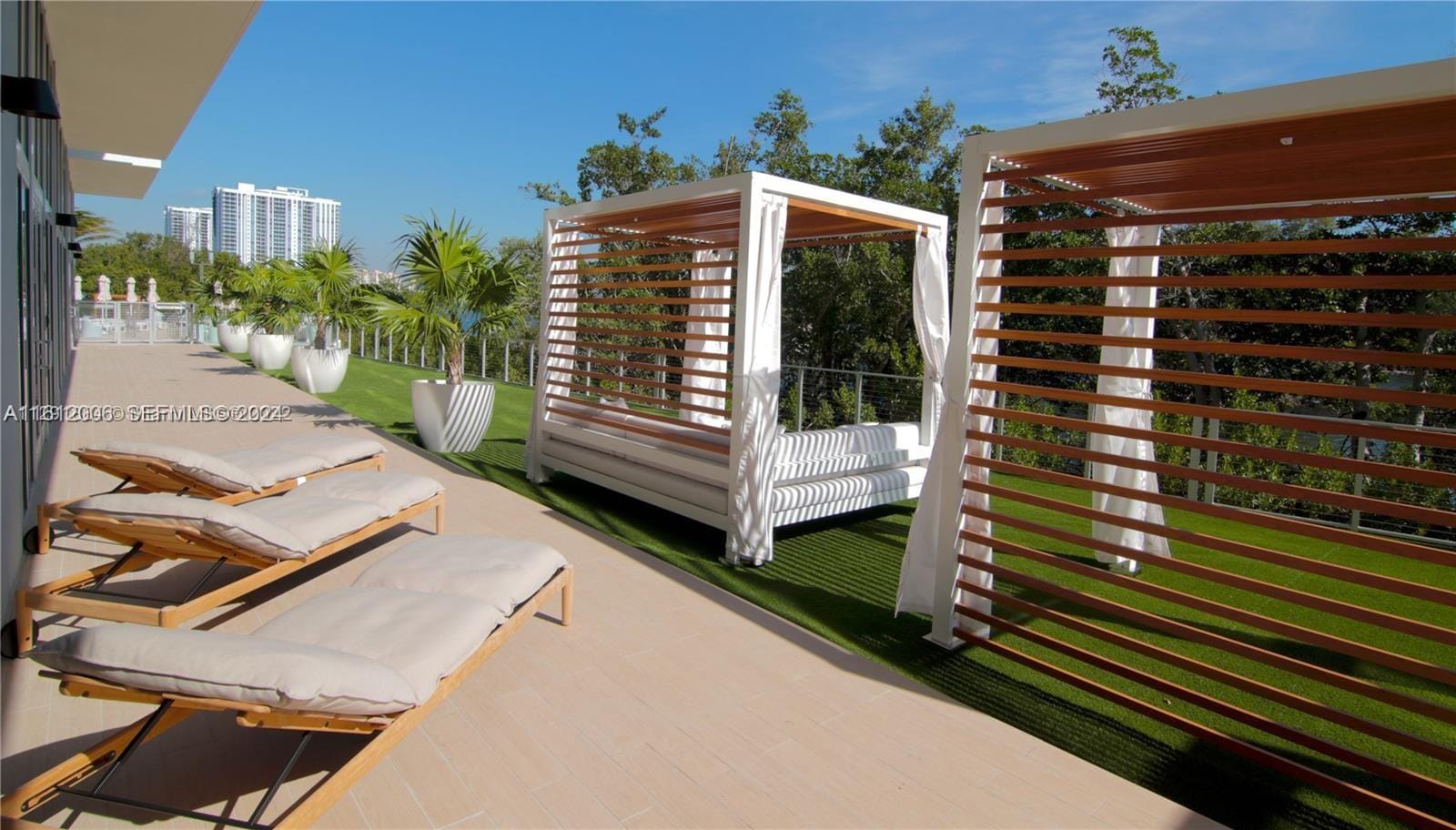 16385 Biscayne Boulevard 1418, North Miami Beach, FL 33160 photo 15