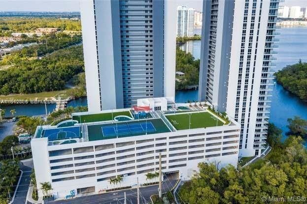 16385 Biscayne Boulevard 1418 — photo 3