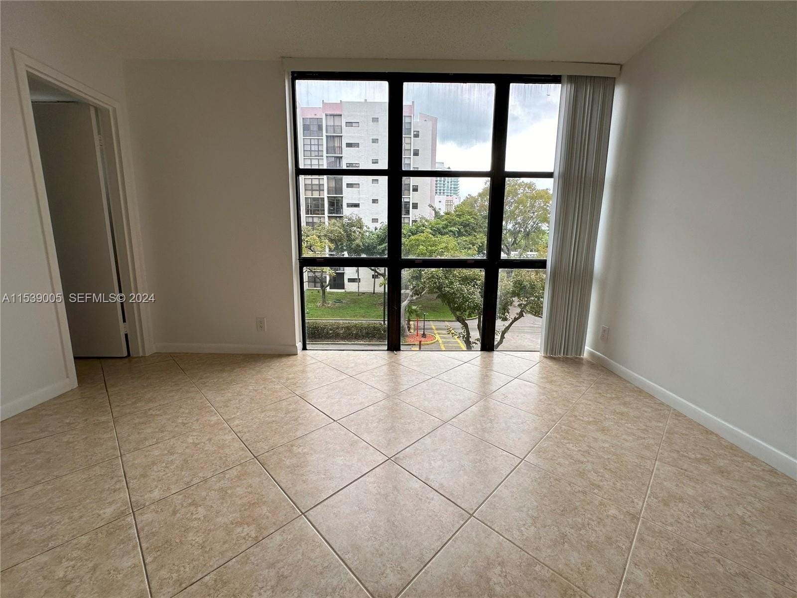 17021 N Bay Road 320-4 — photo 9