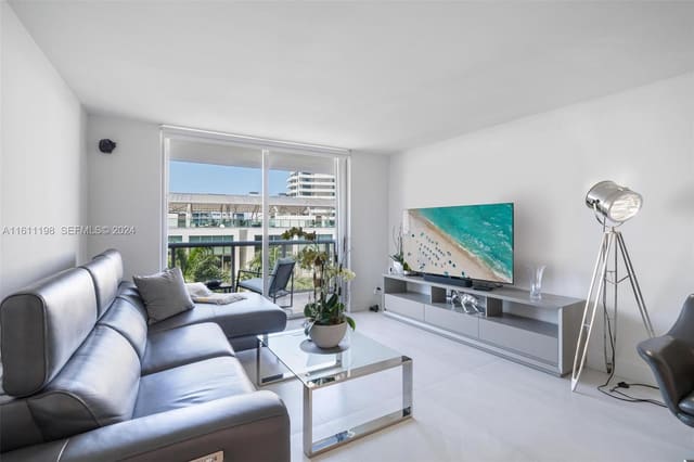 6039 Collins Avenue 734, Miami Beach, FL 33140