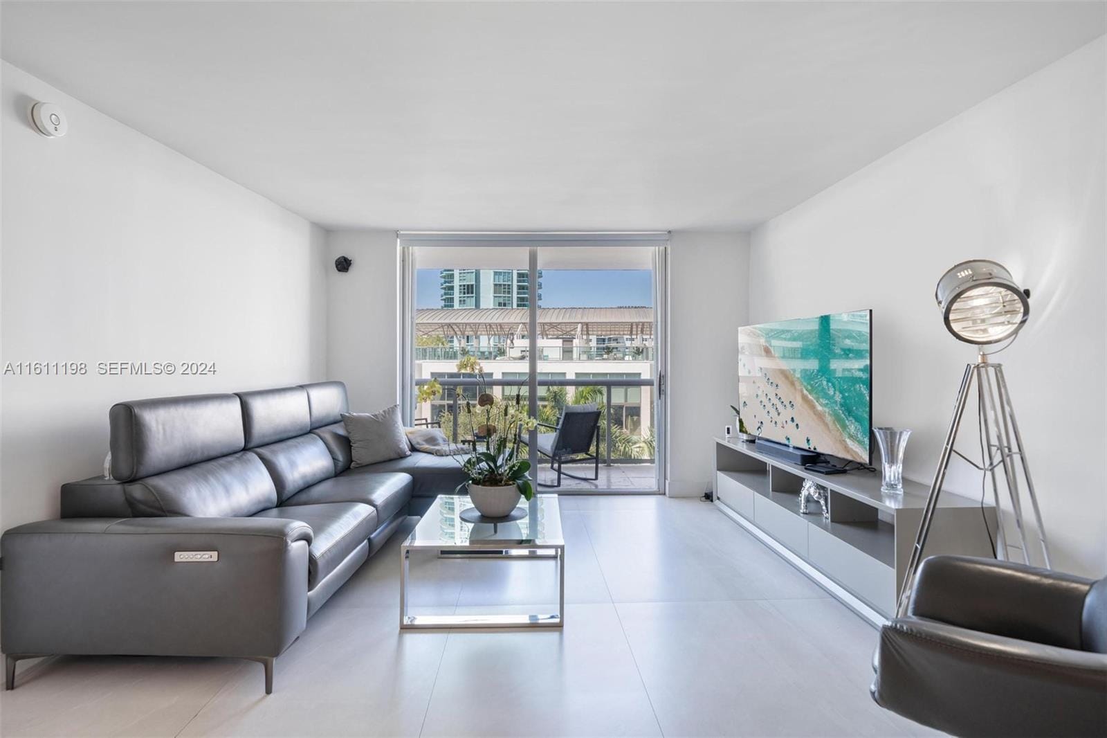 6039 Collins Avenue 734, Miami Beach, FL 33140 photo 2