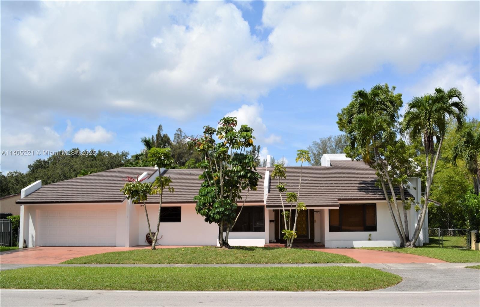 34 S Royal Poinciana Boulevard, Miami Springs, FL 33166