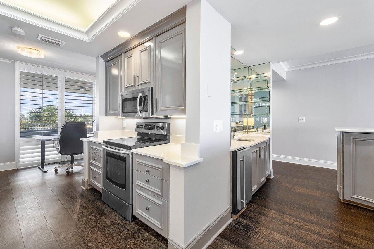 2001 SE Sailfish Point Boulevard 317, Stuart, FL 34996 photo 11