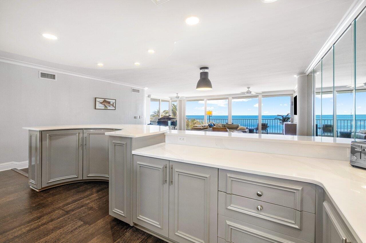 2001 SE Sailfish Point Boulevard 317, Stuart, FL 34996 photo 12