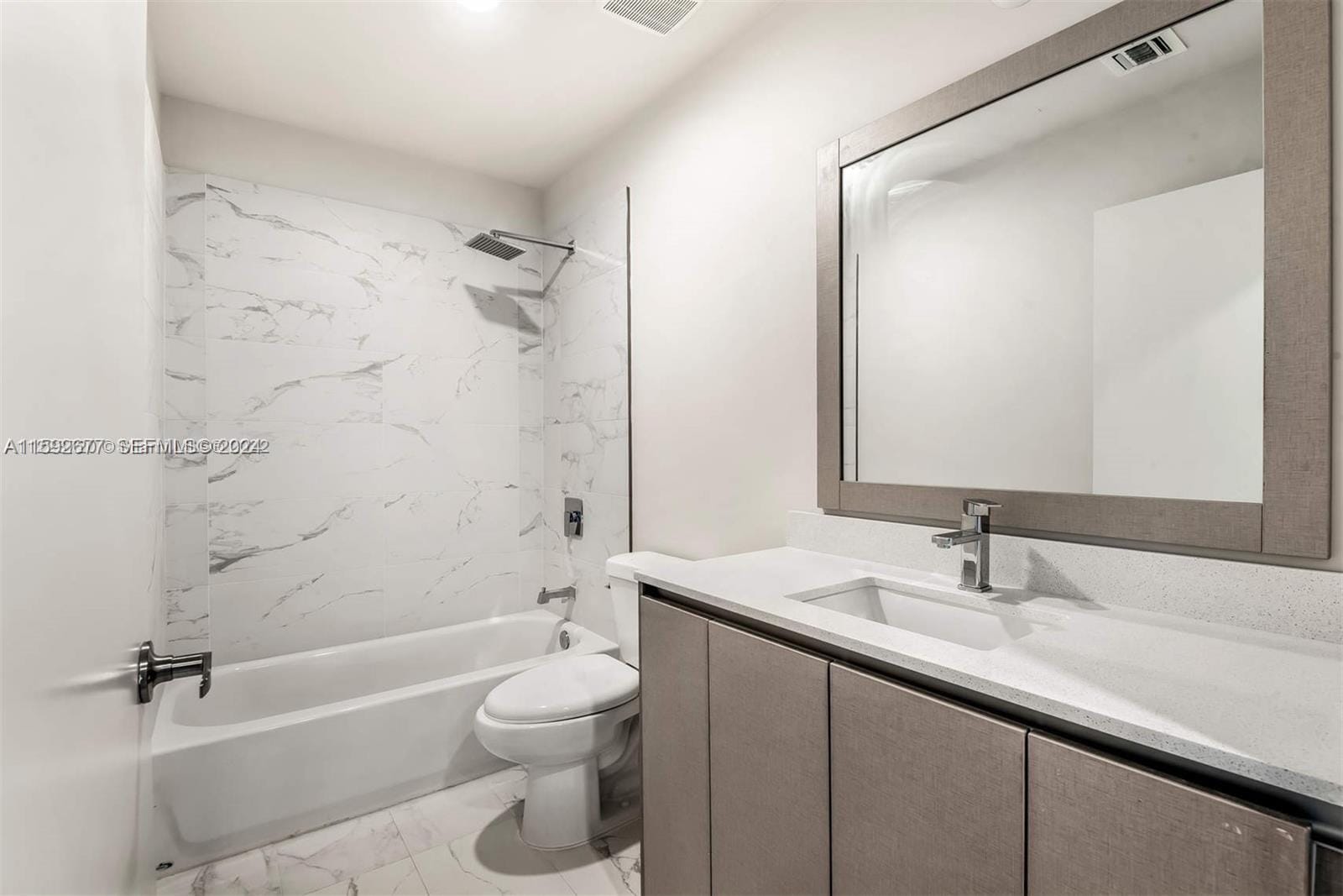 2561 NE 193rd Street 1103, Miami, FL 33180 photo 13