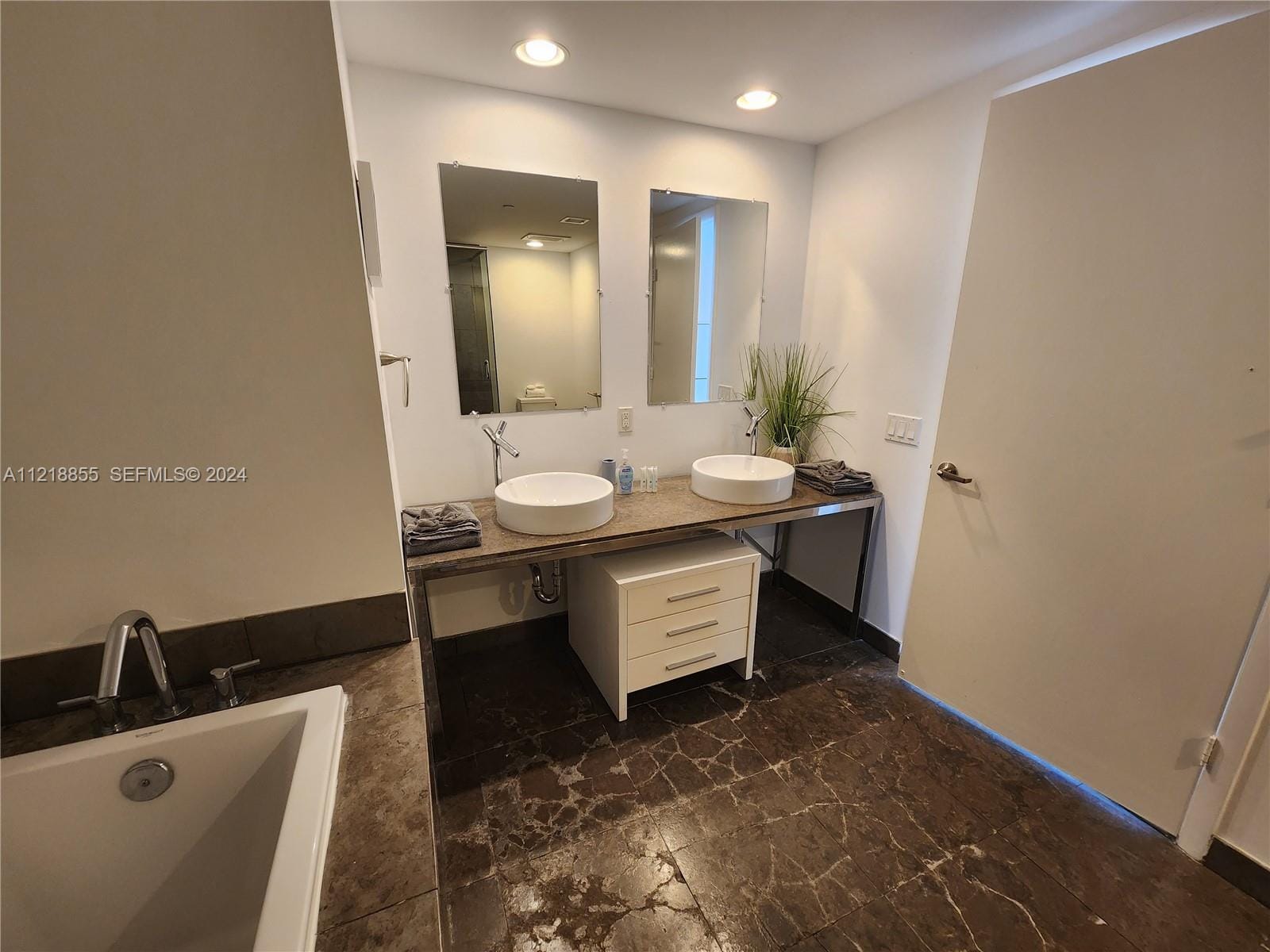 485 Brickell Avenue 2504, Miami, FL 33131 photo 9