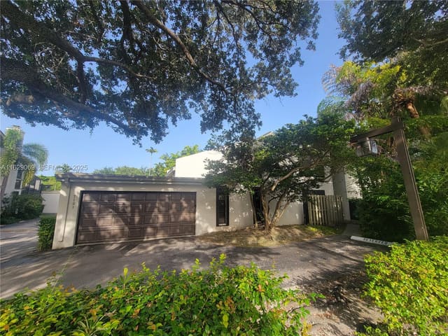 7101 SW 67th Avenue 1, sold in Banyans of South Miami, South Miami, FL