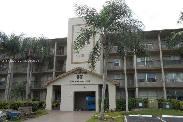 700 SW 137th Avenue 107H, Pembroke Pines, FL 33027