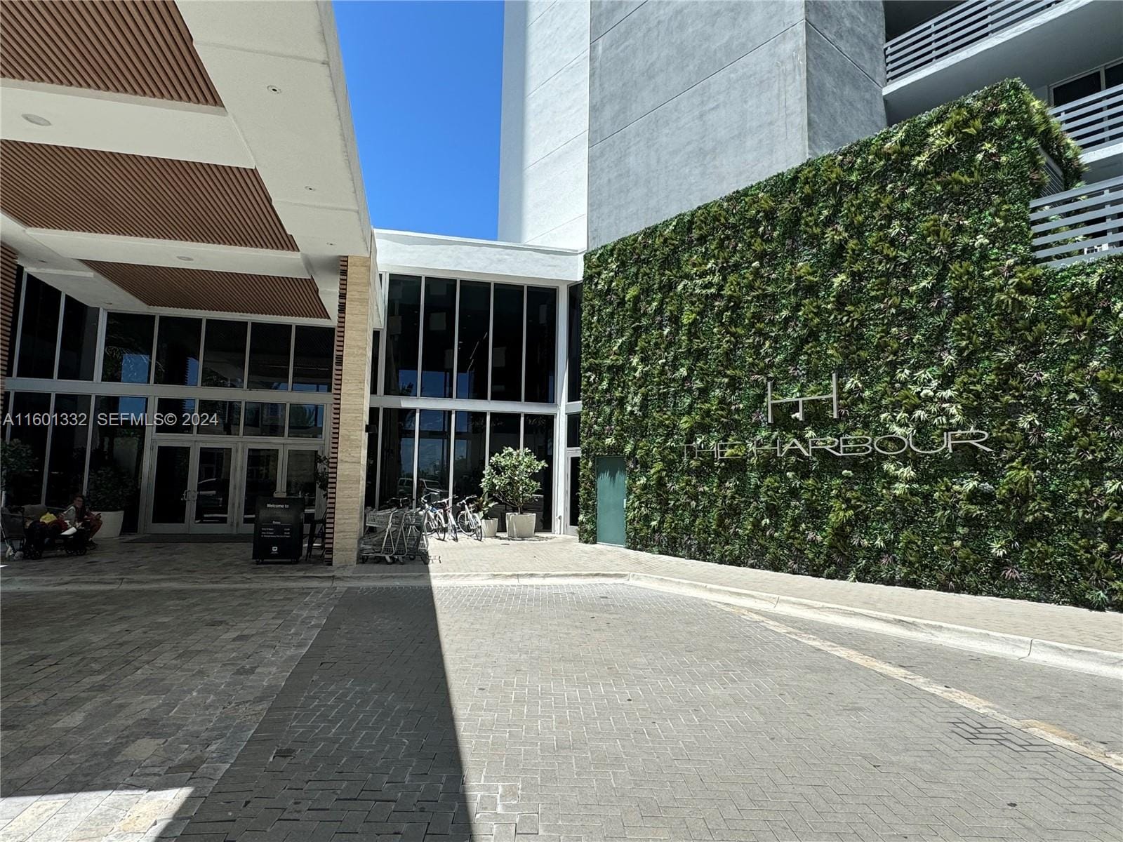 16385 Biscayne Boulevard 2421 — photo 2