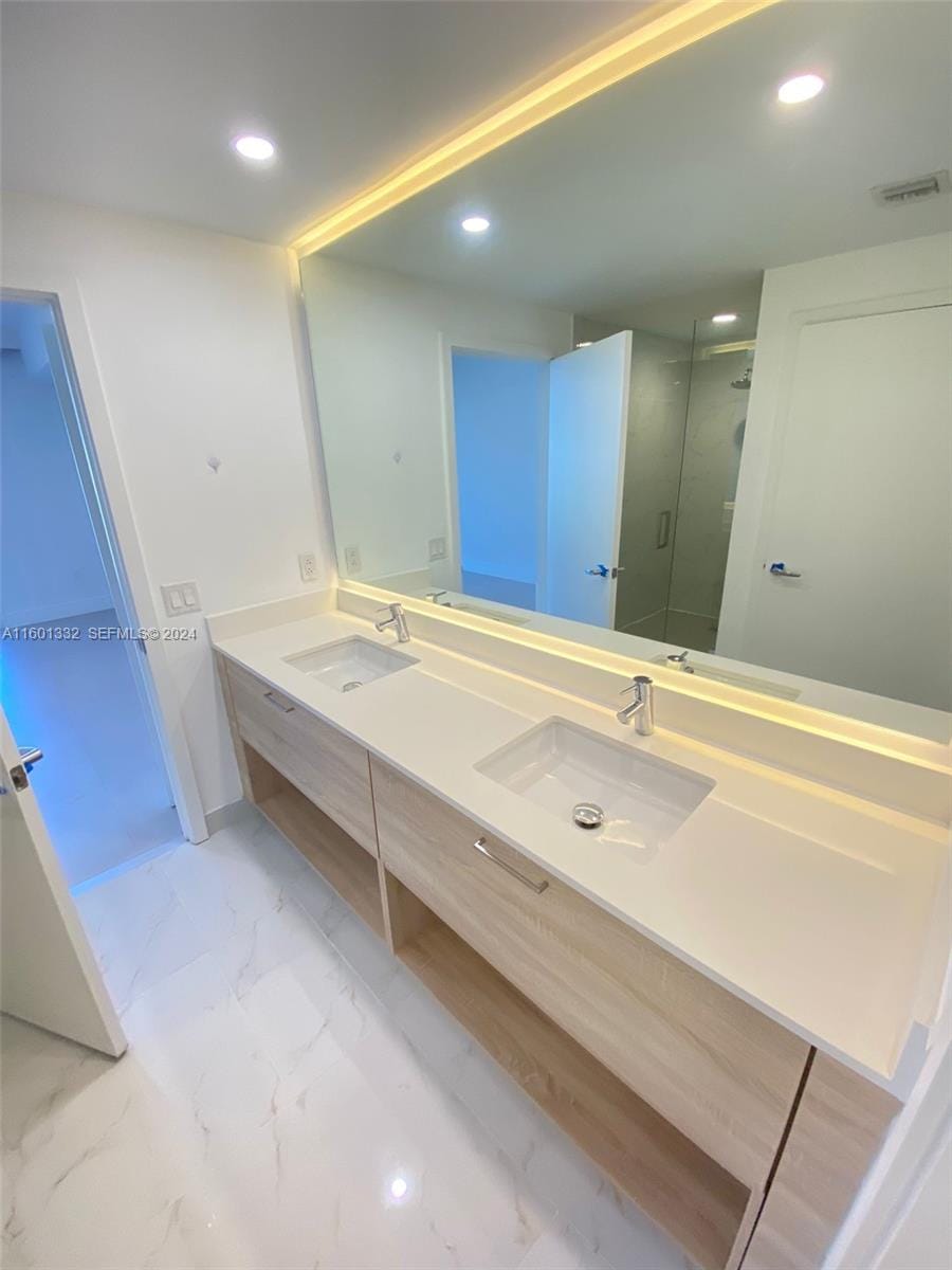 16385 Biscayne Boulevard 2421, North Miami Beach, FL 33160 photo 13