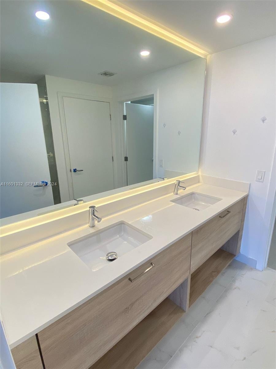16385 Biscayne Boulevard 2421, North Miami Beach, FL 33160 photo 14