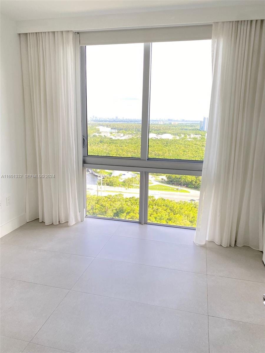 16385 Biscayne Boulevard 2421, North Miami Beach, FL 33160 photo 15