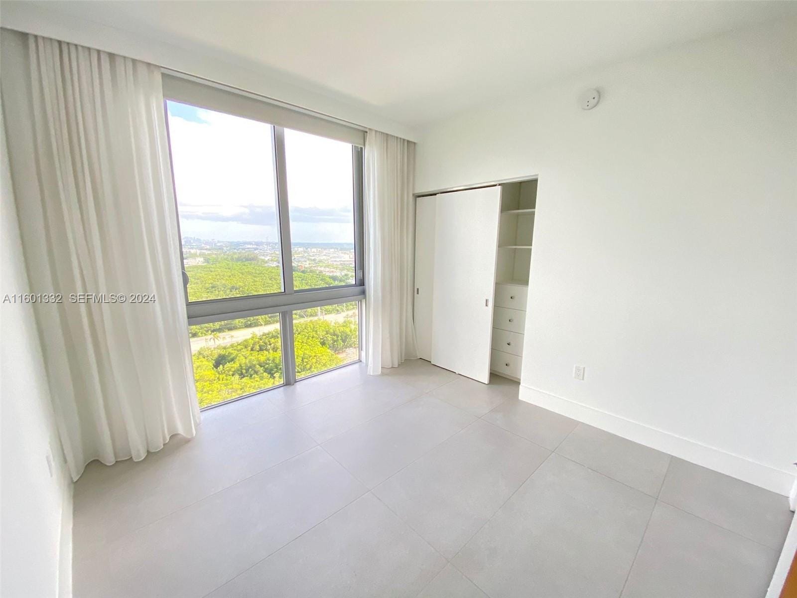 16385 Biscayne Boulevard 2421, North Miami Beach, FL 33160 photo 17