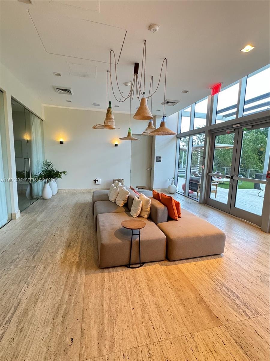 16385 Biscayne Boulevard 2421, North Miami Beach, FL 33160 photo 30
