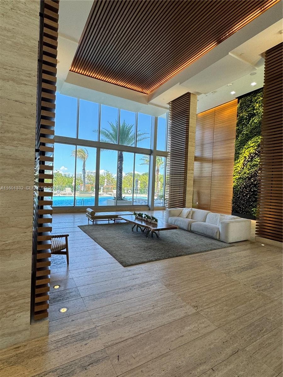 16385 Biscayne Boulevard 2421 — photo 4
