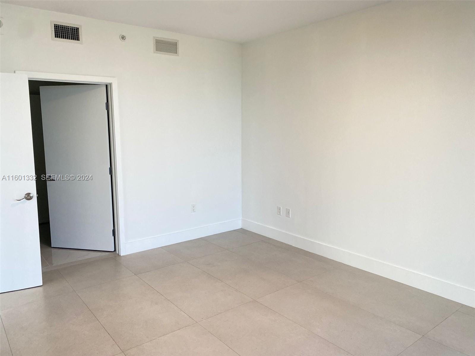 16385 Biscayne Boulevard 2421 — photo 10