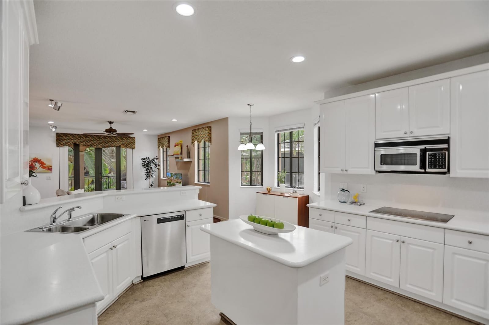 2678 Center Court Drive 2678, Weston, FL 33332 photo 4