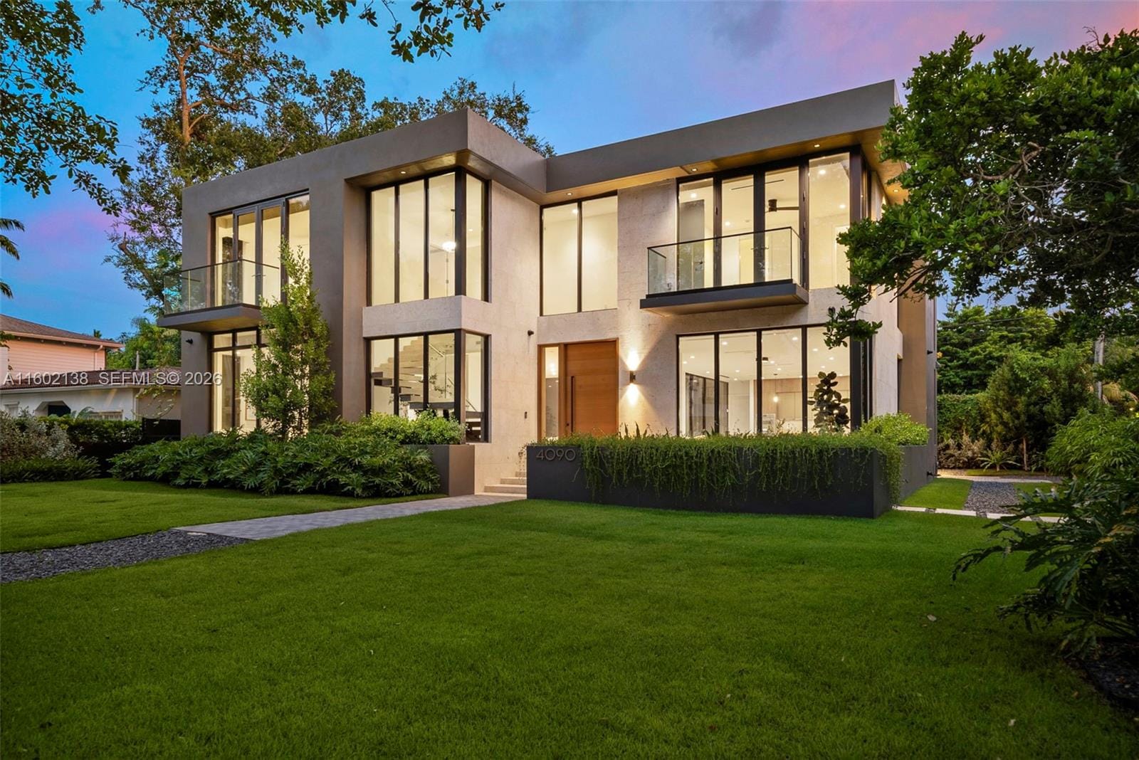 5 bedroom home for sale at 4090 Hardie, Miami, FL 33133 — $5,850,000