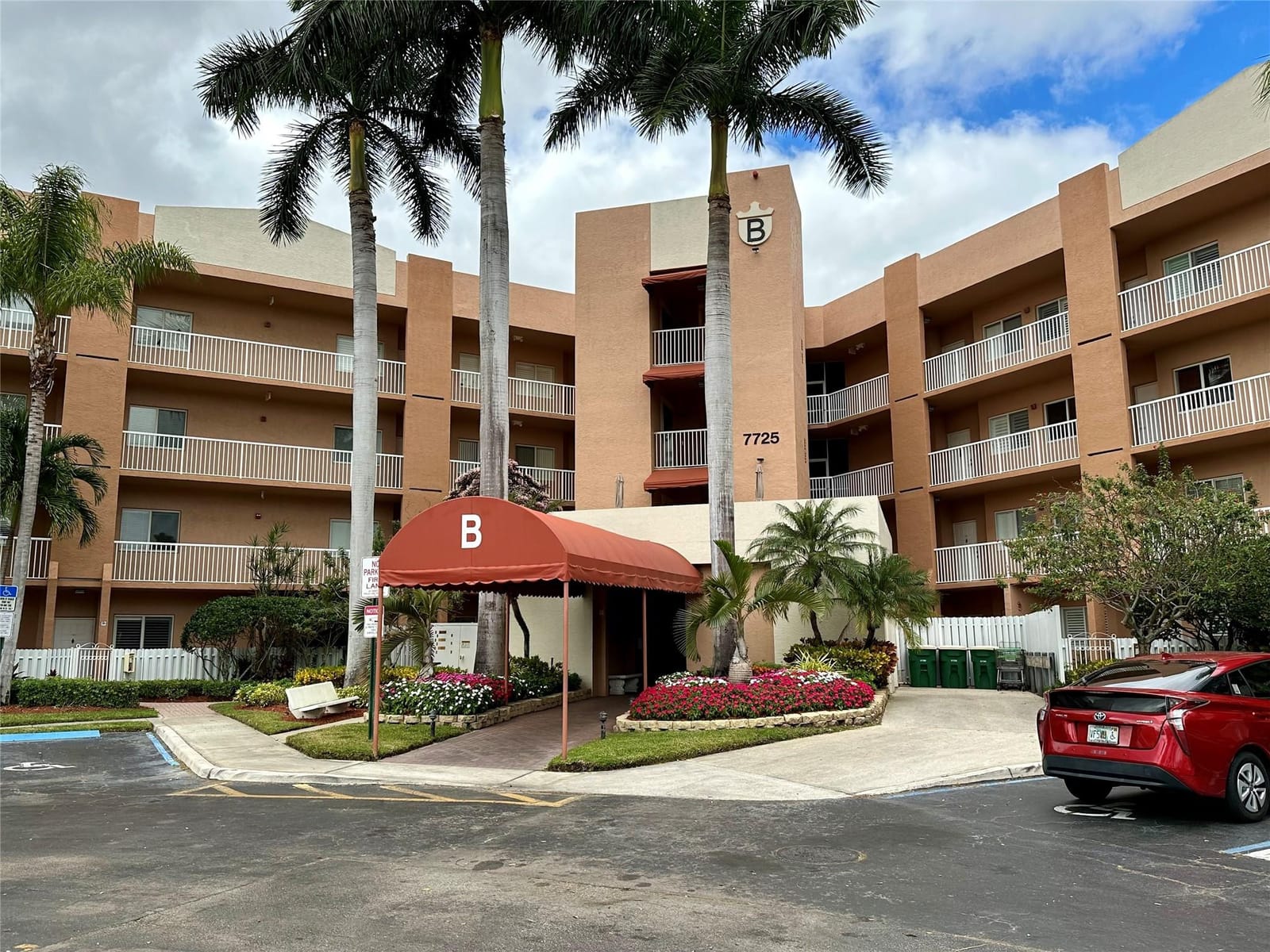 7725 Yardley Drive B-304, Tamarac, FL 33321
