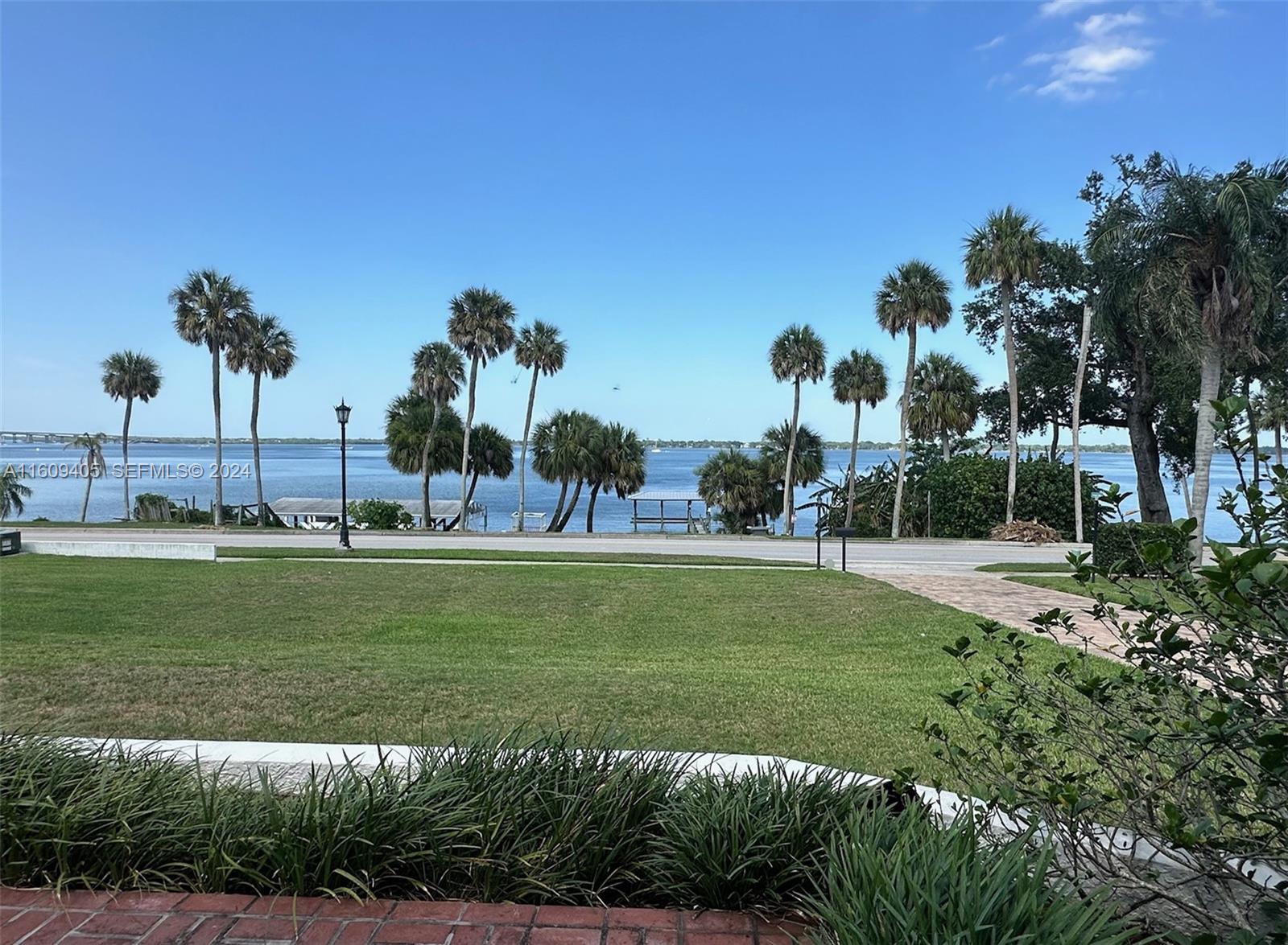 1613 N Indian River Drive — photo 12