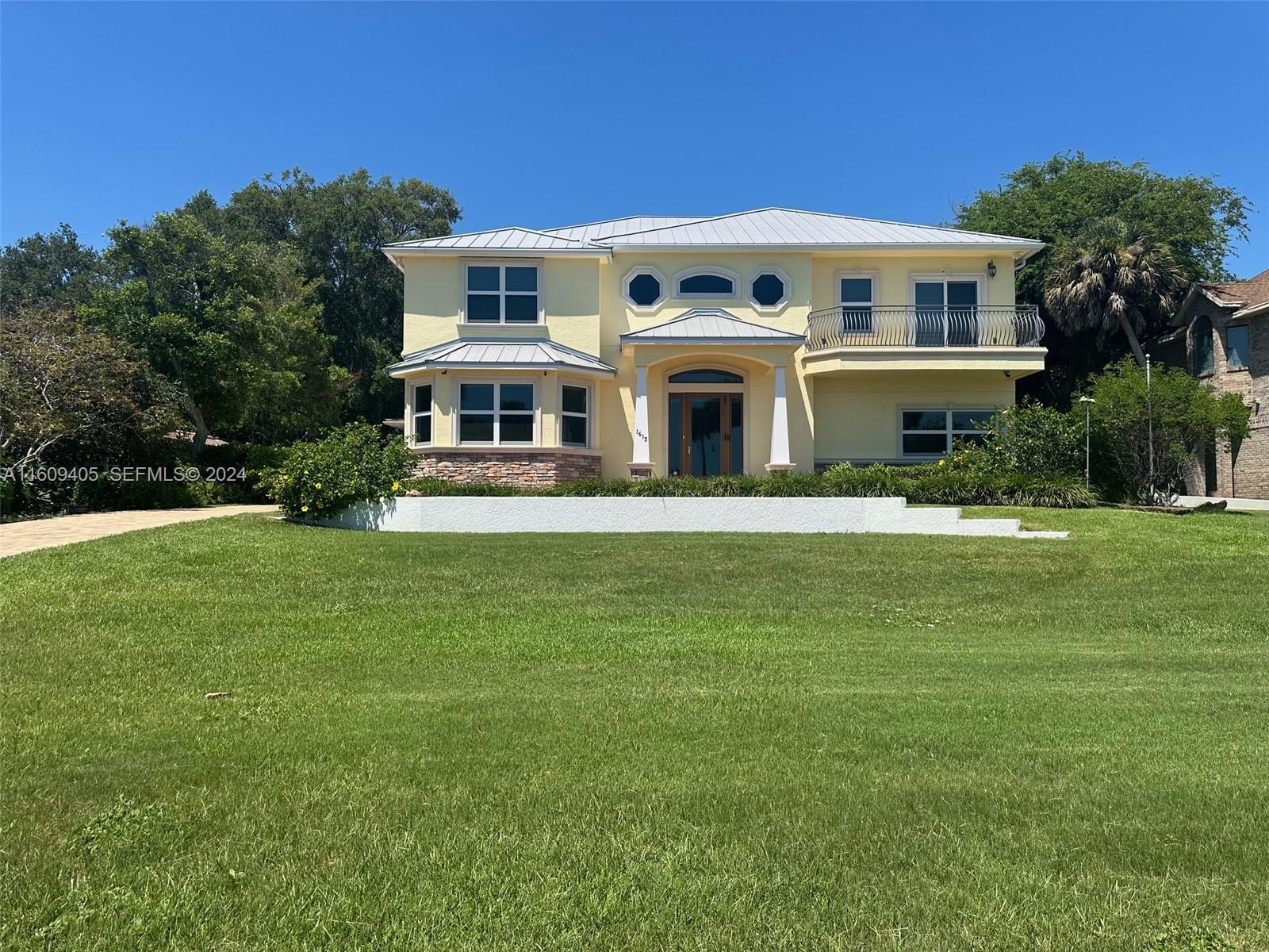 1613 N Indian River Drive — photo 3