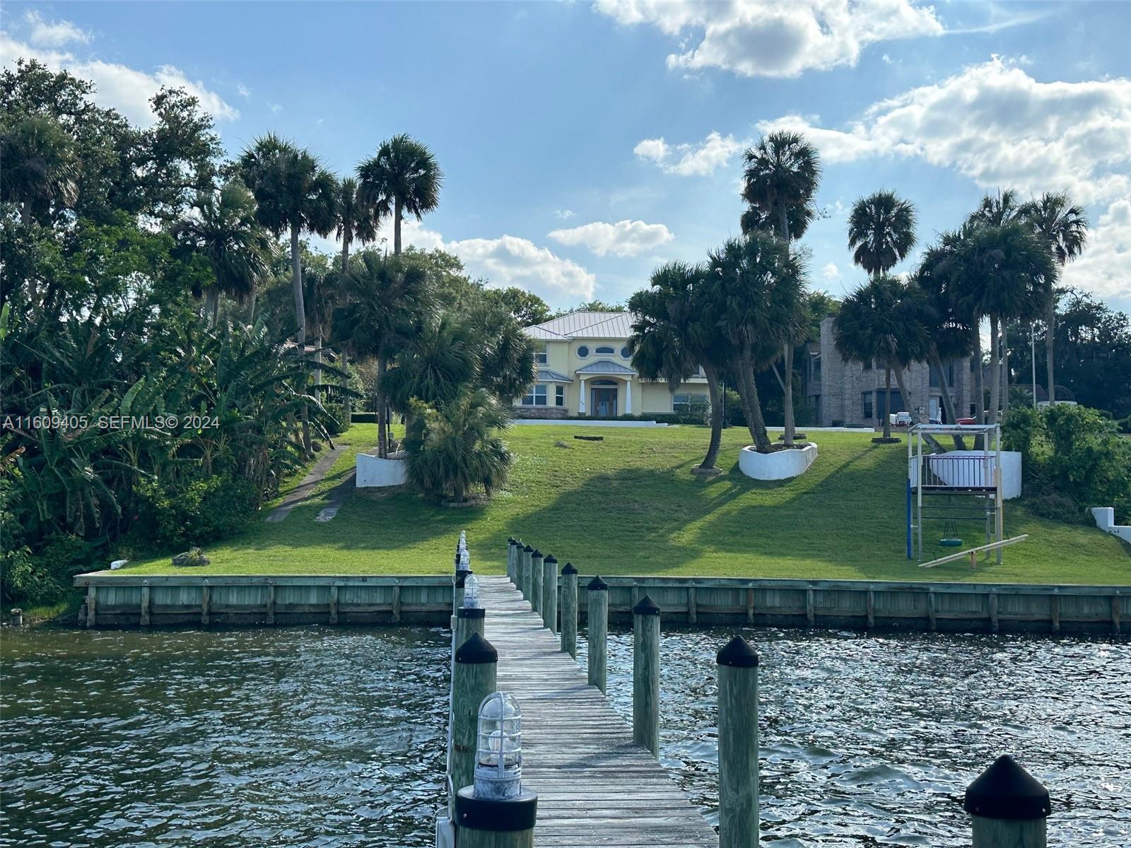 1613 N Indian River Drive — photo 9