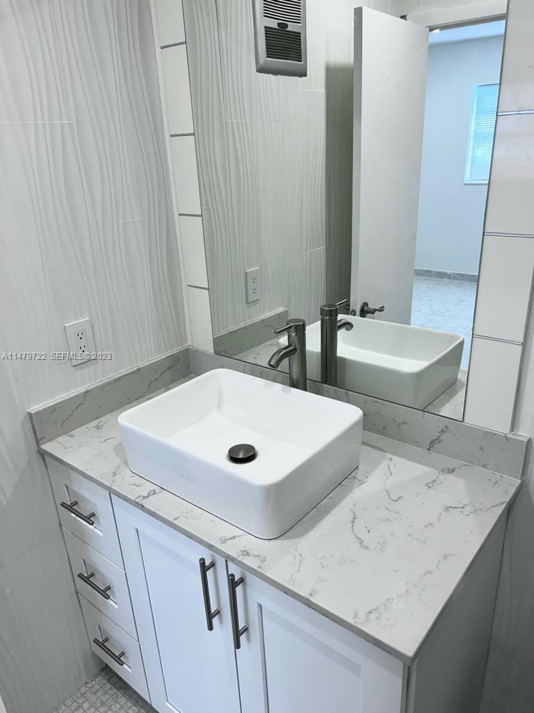 5051 W Oakland Park Boulevard 204, Lauderdale Lakes, FL 33313 photo 19