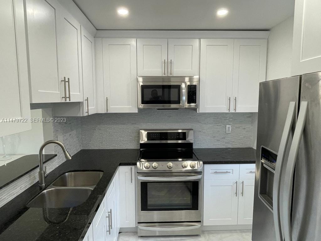 5051 W Oakland Park Boulevard 204 — photo 9