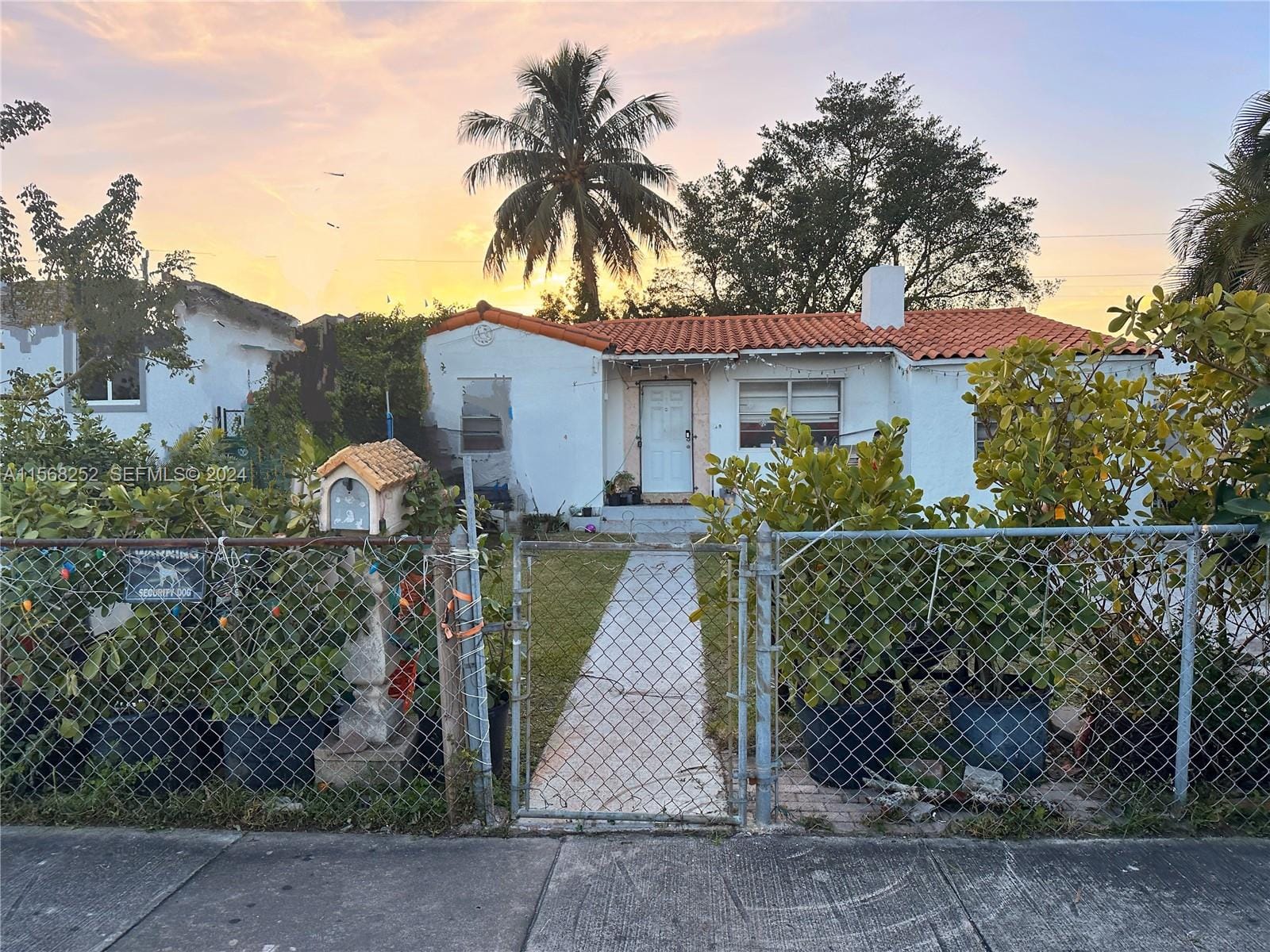 810 NW 17th Court, Miami, FL 33125 photo 2