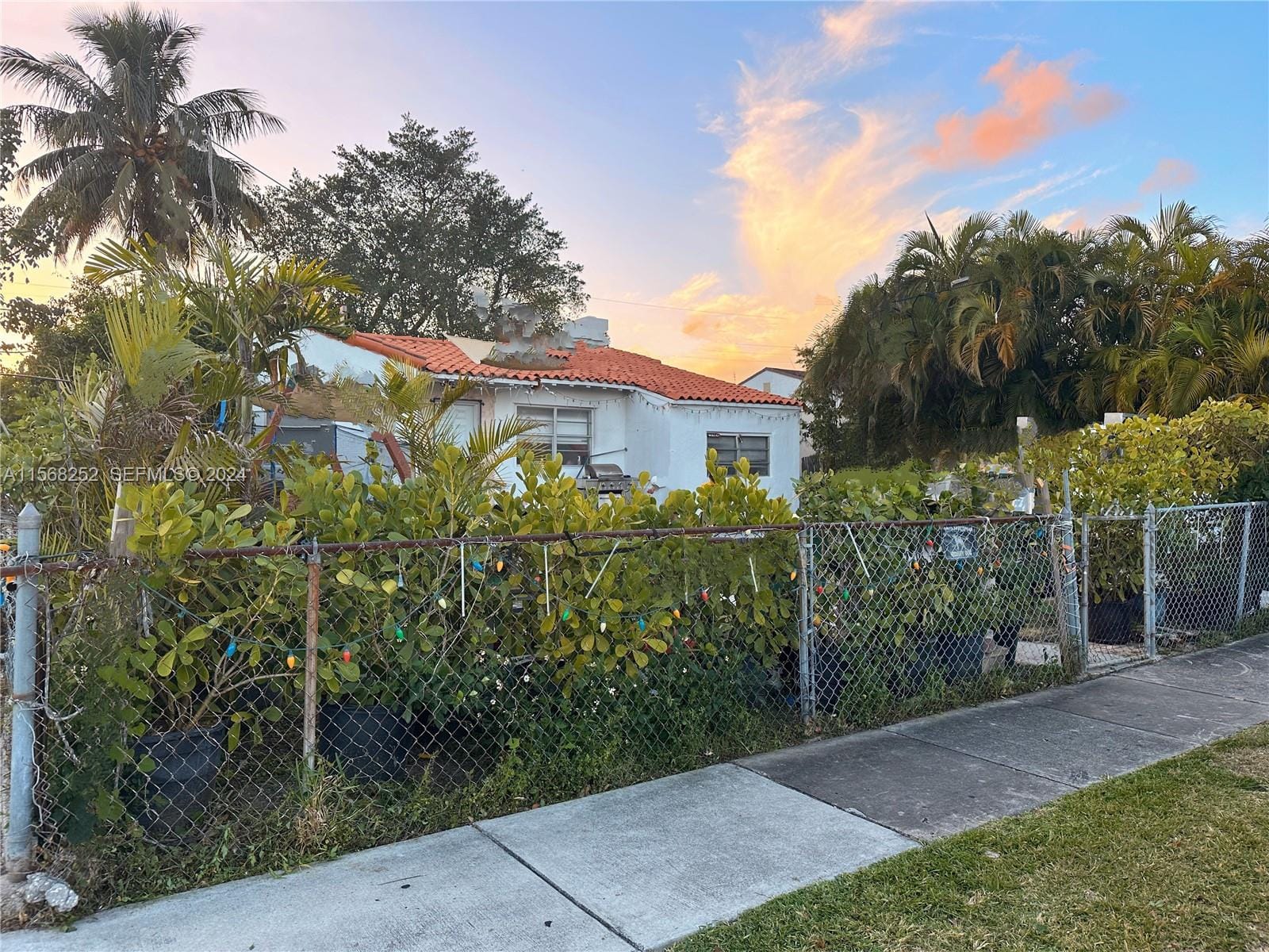 810 NW 17th Court, Miami, FL 33125 photo 3