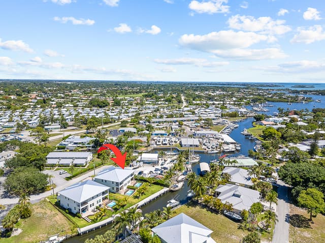 4629 SE Manatee Lane, Port Salerno, FL