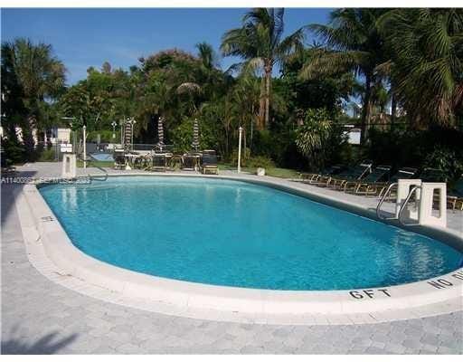 1420 Atlantic Shores Boulevard 326 — photo 3