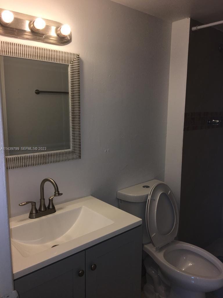 498 NW 165th St Road D205, Miami, FL 33169 photo 12
