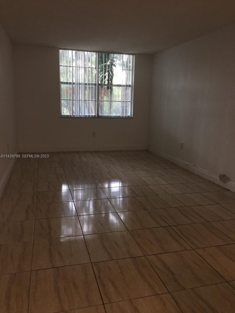 498 NW 165th St Road D205, Miami, FL 33169 photo 16