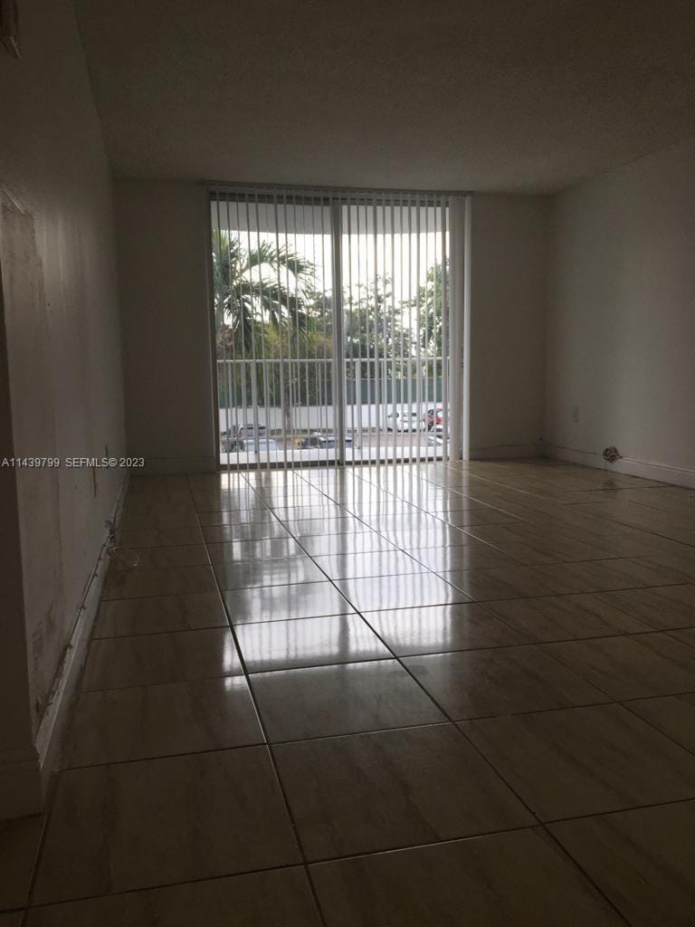 498 NW 165th St Road D205, Miami, FL 33169 photo 18