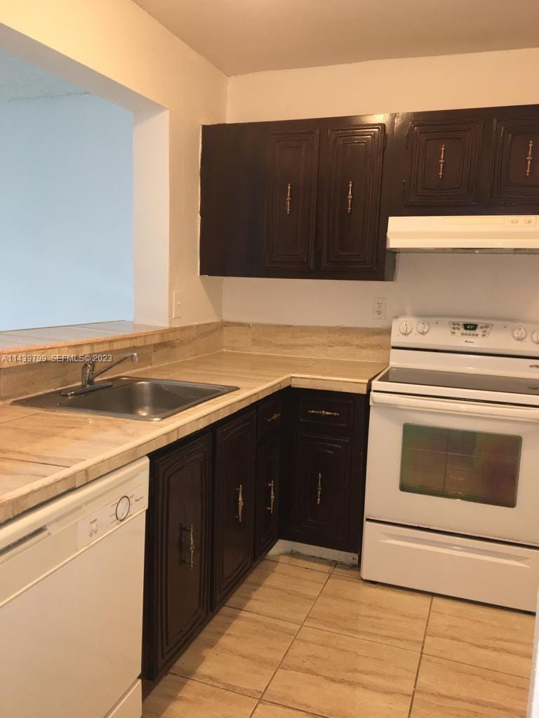 498 NW 165th St Road D205, Miami, FL 33169 photo 4